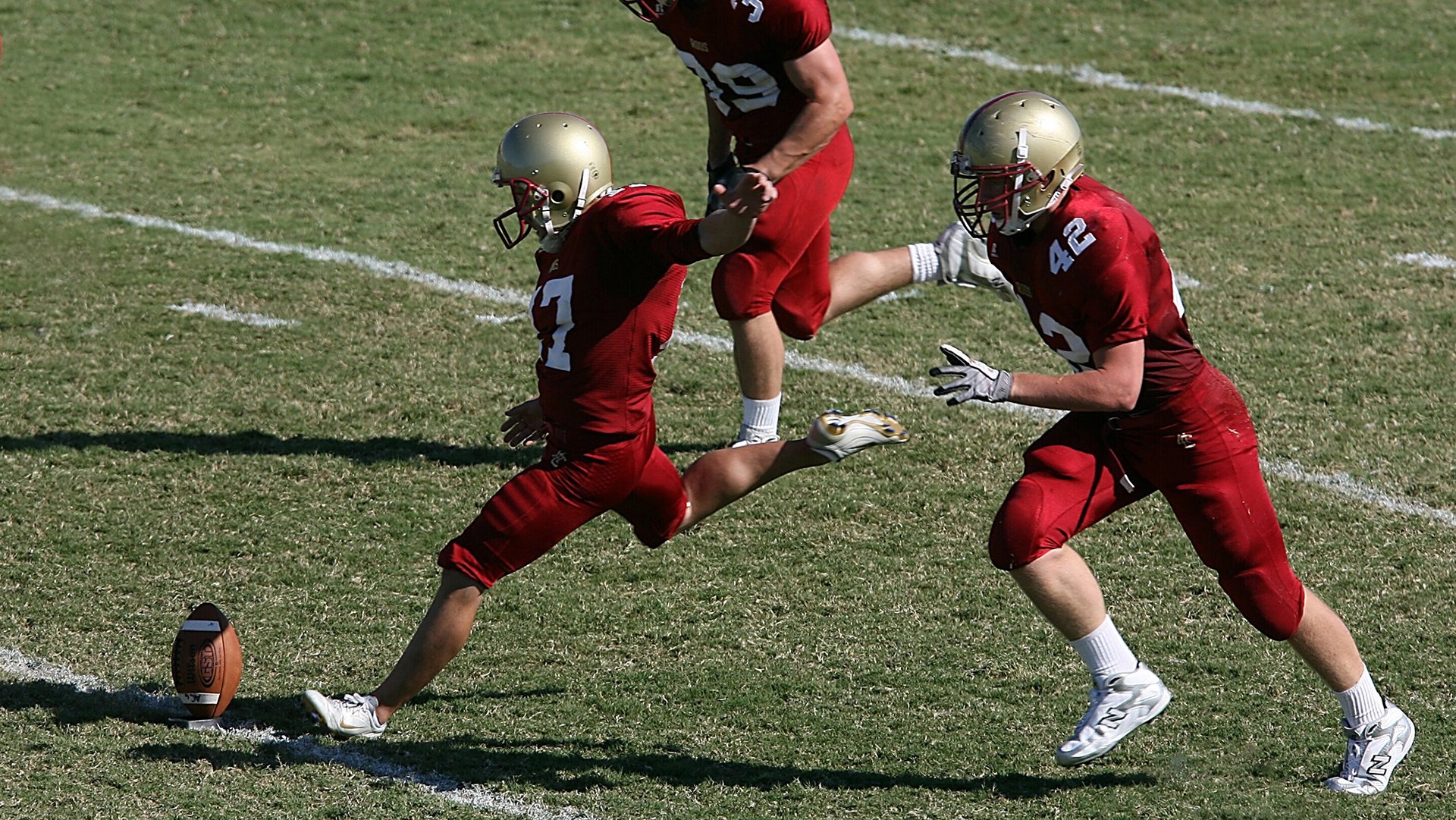 开云体育俱乐部官网-法甲积分争夺：巴黎冲击联赛冠军，竞争激烈，法甲巴黎首发名单